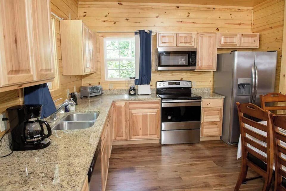 Nature's Haven Lodge's fully equipped kitchen