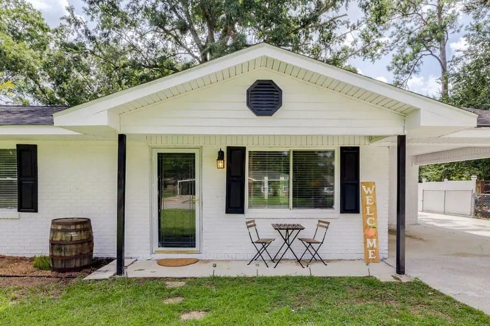 Single Story l Newly Renovated l Free High Speed Internet
