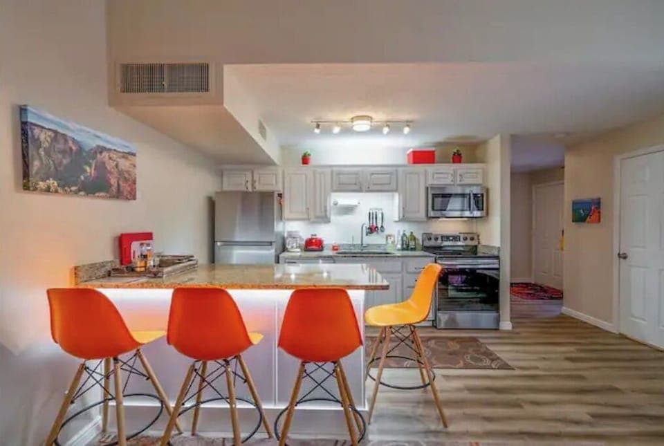 New appliances, stone counters, kitchen fully equipped for cooking