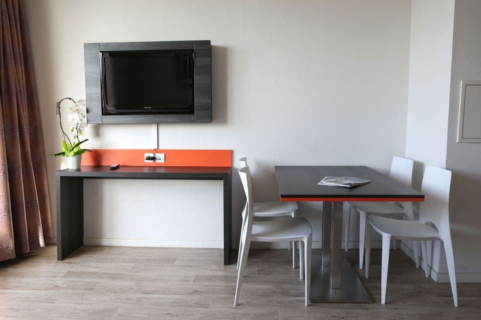 There’s room for everyone at the dining table.