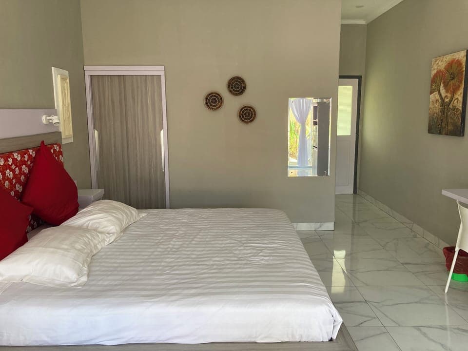 Premium bedding, Tempur-Pedic beds, in-room safe, individually decorated