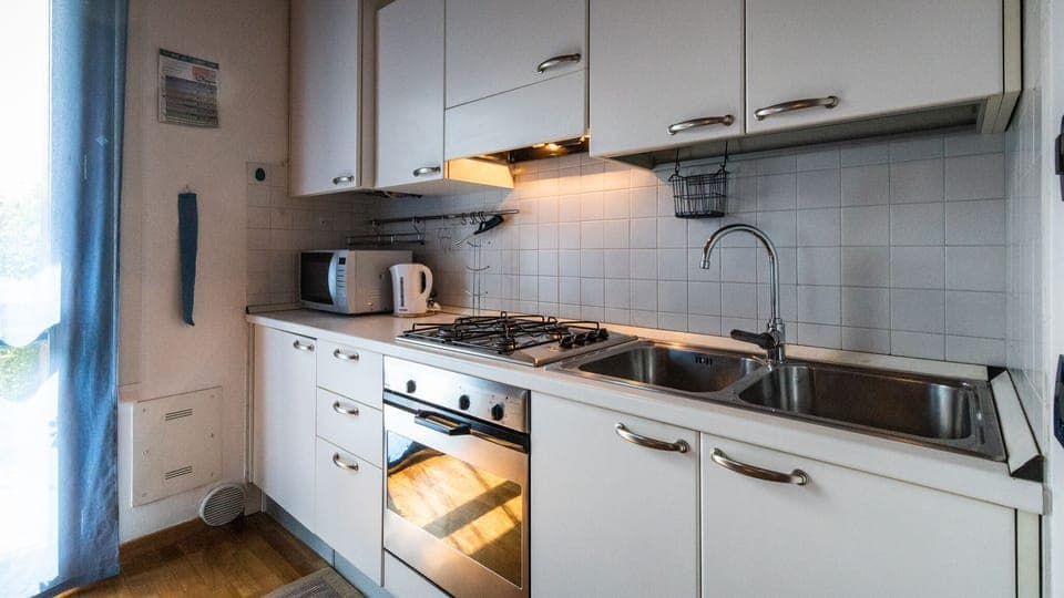 Classic Studio (0 Bedroom) | Private kitchen | Fridge, microwave, oven, electric kettle