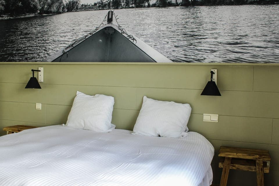 Desk, blackout drapes, free WiFi, bed sheets