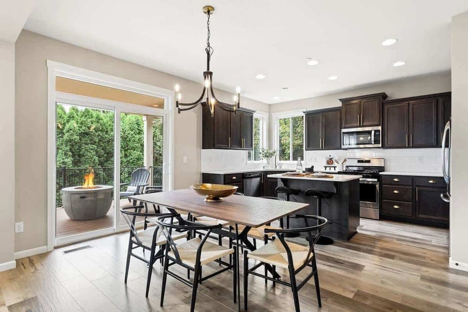 Dining room and kitchen. 