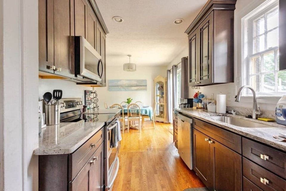 Brand new kitchen with all you`ll need!