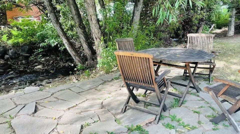 Outdoor dinning area