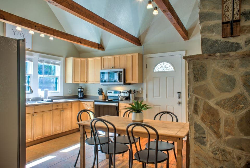 Dining Area & Kitchen
