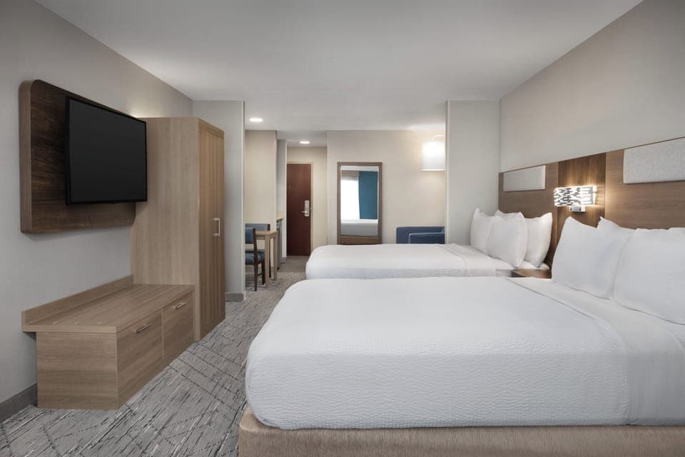Suite, Multiple Beds | Desk, blackout drapes, iron/ironing board, free cribs/infant beds