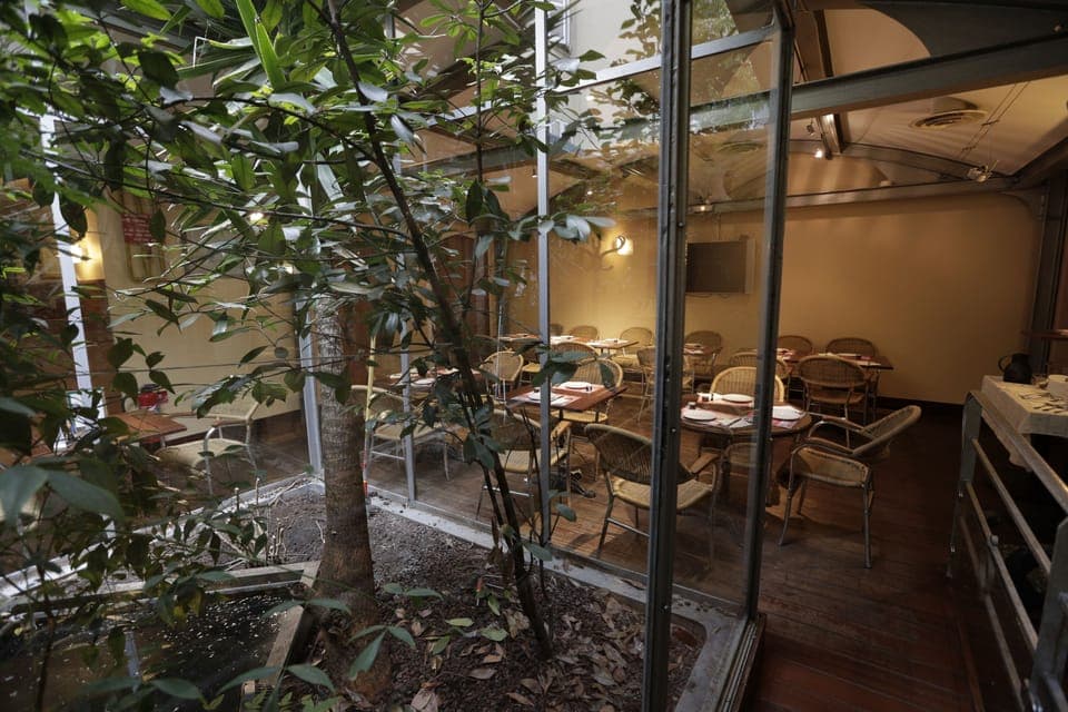 Lunch and dinner served, French cuisine