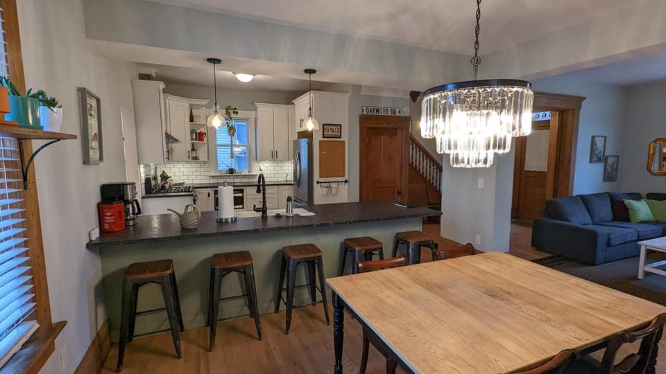 a space truly brings a warm glow to mealtimes.