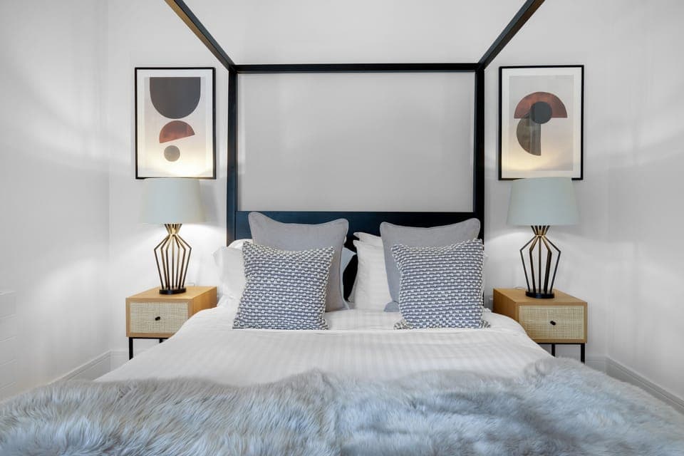 Master bedroom on 1st floor with ensuite 