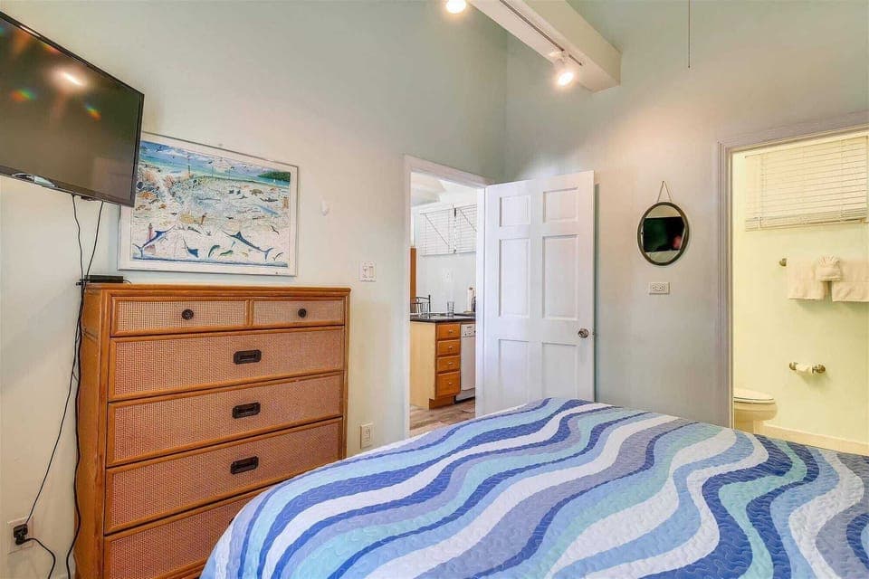 1 bedroom, iron/ironing board, bed sheets