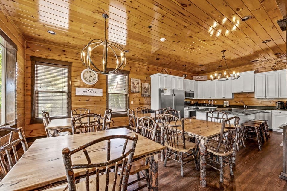 Kitchen/Dining Area
