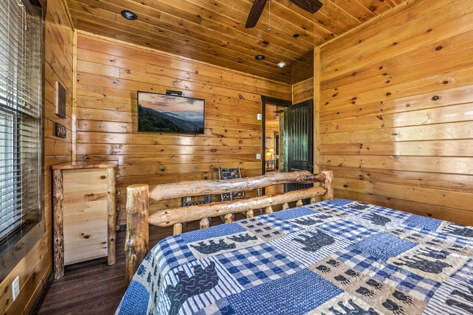 Bedroom 2 - King Bed