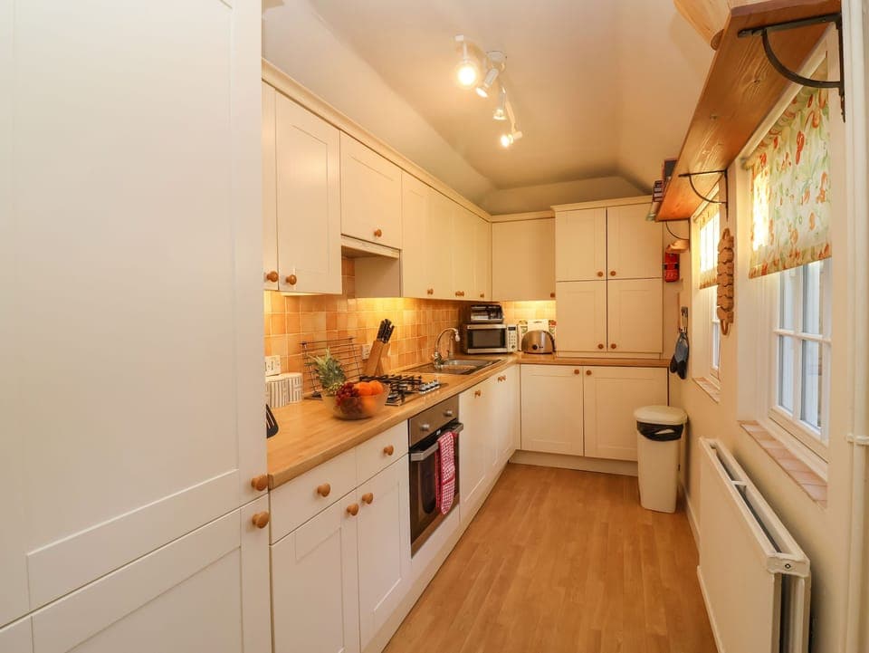 Cottage | Private kitchen | Fridge, dishwasher, cookware/dishes/utensils