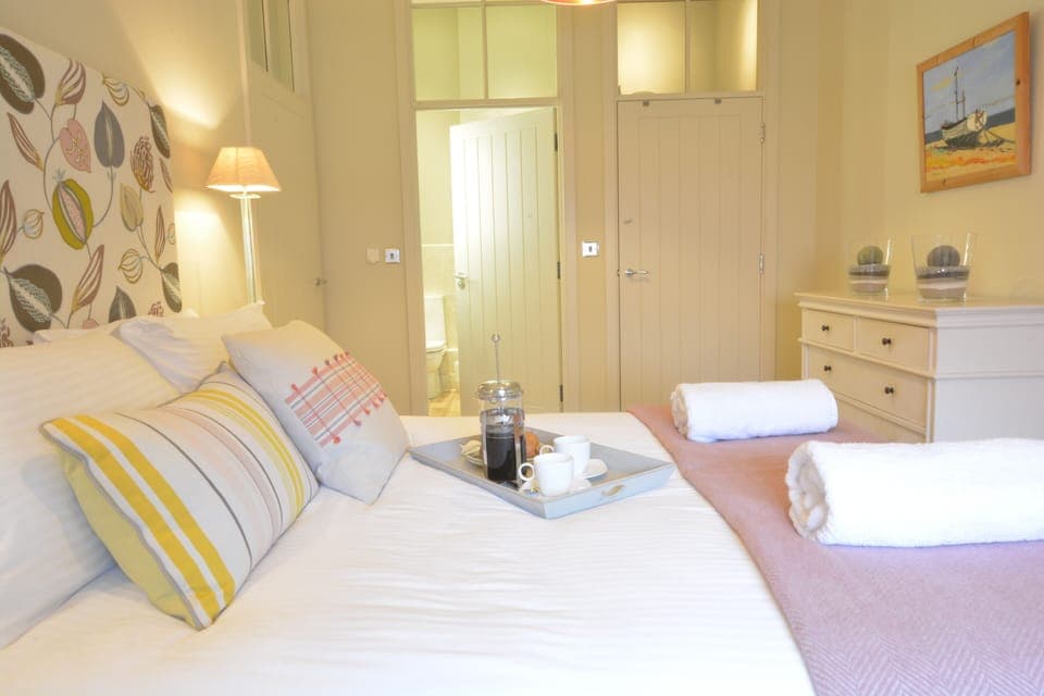 3 bedrooms, individually decorated, individually furnished, free WiFi