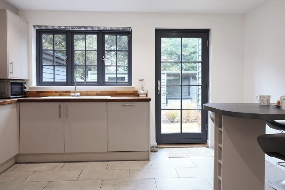 Cottage | Private kitchen | Fridge, dishwasher, cookware/dishes/utensils