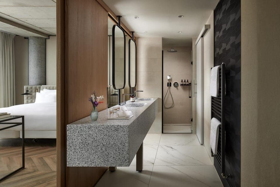 Minibar, in-room safe, desk, soundproofing