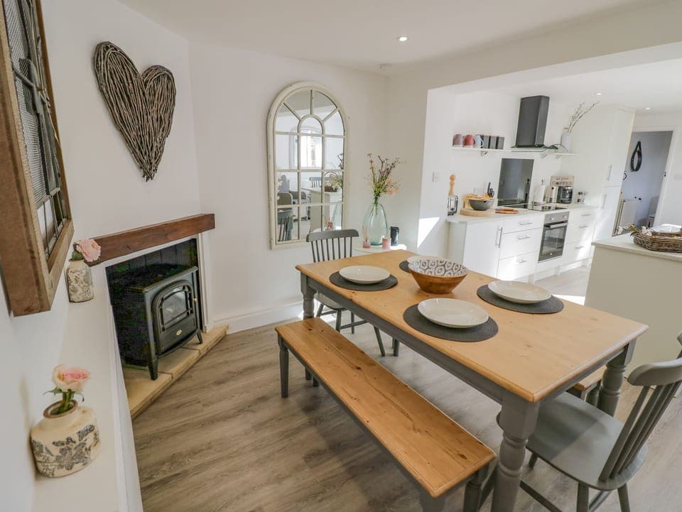 Cottage | Private kitchen | Fridge, dishwasher, electric kettle, toaster