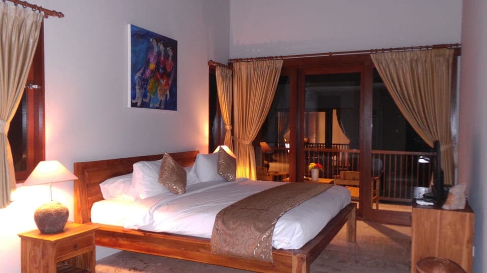 Deluxe Room | Egyptian cotton sheets, Select Comfort beds, minibar