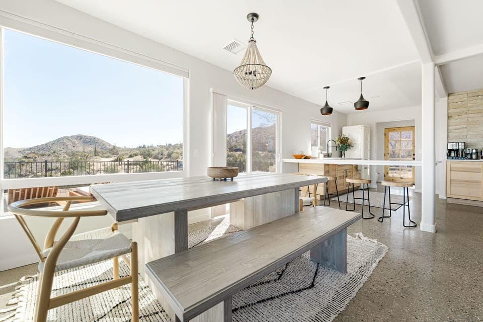 Seating for 6 at the table and 4 at the counter