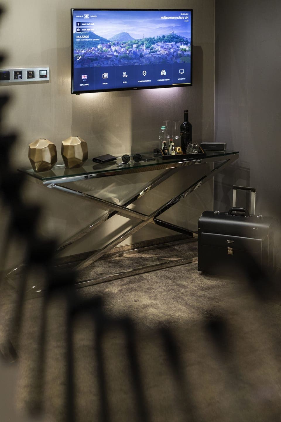 Deluxe Studio Suite, Balcony | Living area | 110-cm Smart TV with satellite channels, TV