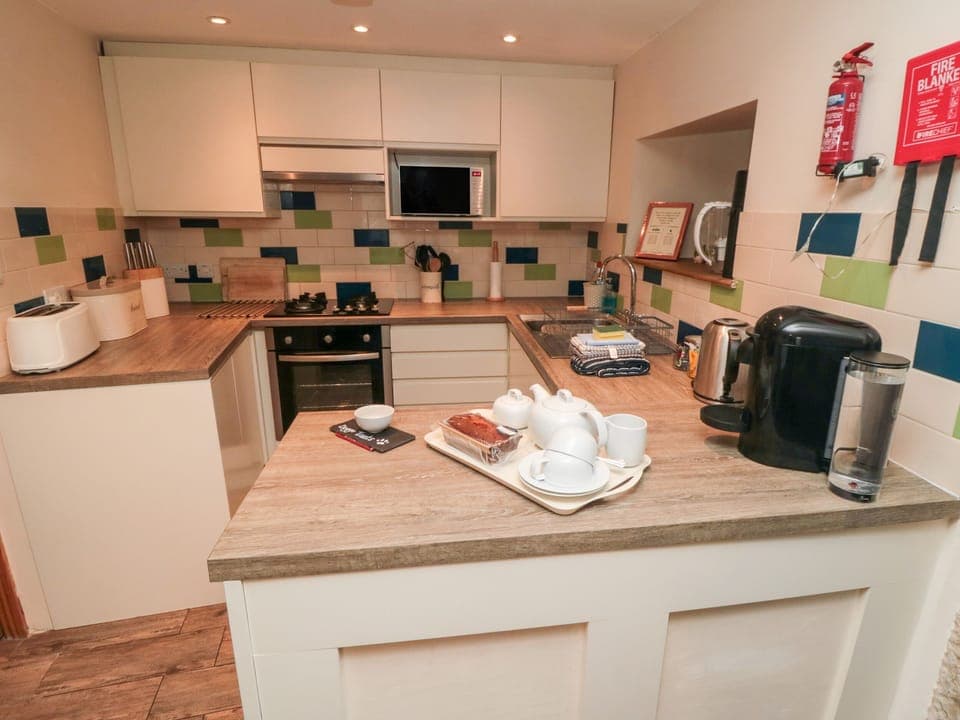 Fridge, dishwasher, cookware/dishes/utensils