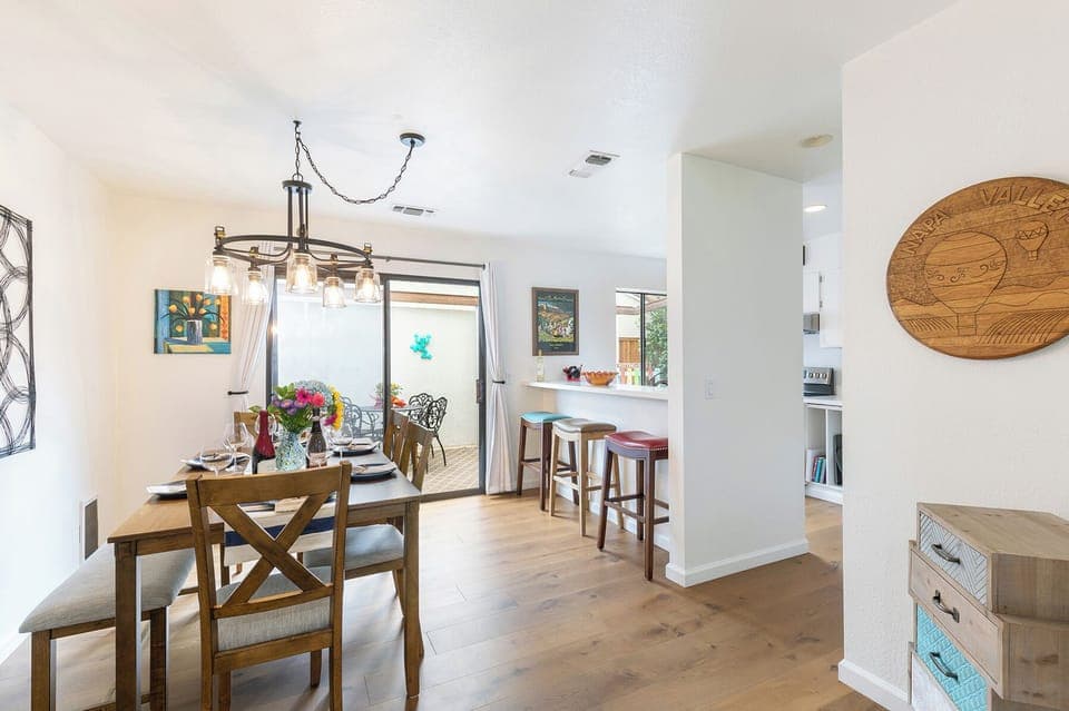 Kitchen dining