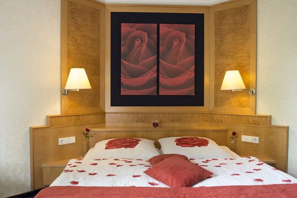 1 bedroom, minibar, desk, soundproofing