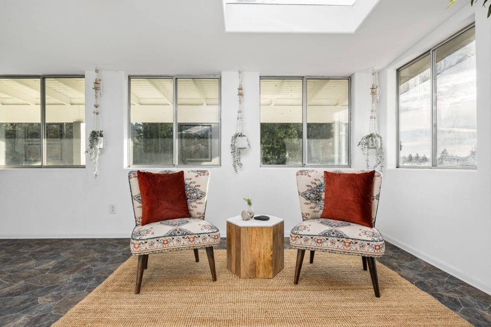 "Lovely place! Very spacious and comfortable. Responsive hosts." - Steven