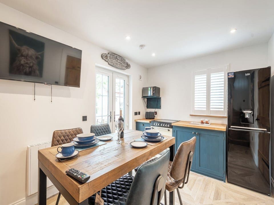 Kitchen/diner | The Railway Sleeper, Sandilands, near Lanark