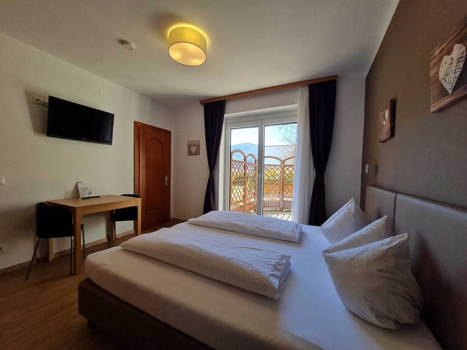 Comfort Double Room | In-room safe, desk, laptop workspace, travel crib