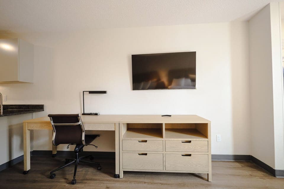 Pillowtop beds, desk, laptop workspace, blackout drapes