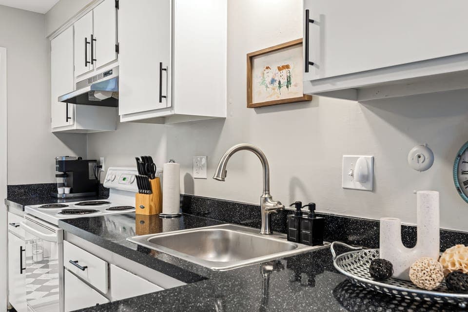 The spacious kitchen has everything you need to create delicious meals.