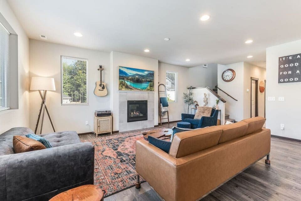 Spread out in the spacious living room!