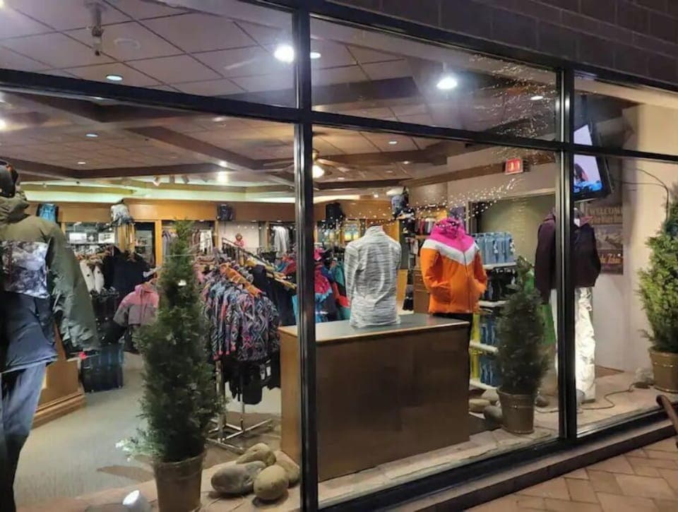 Shopping-American and European styles, luxury and unique jewelry, gear