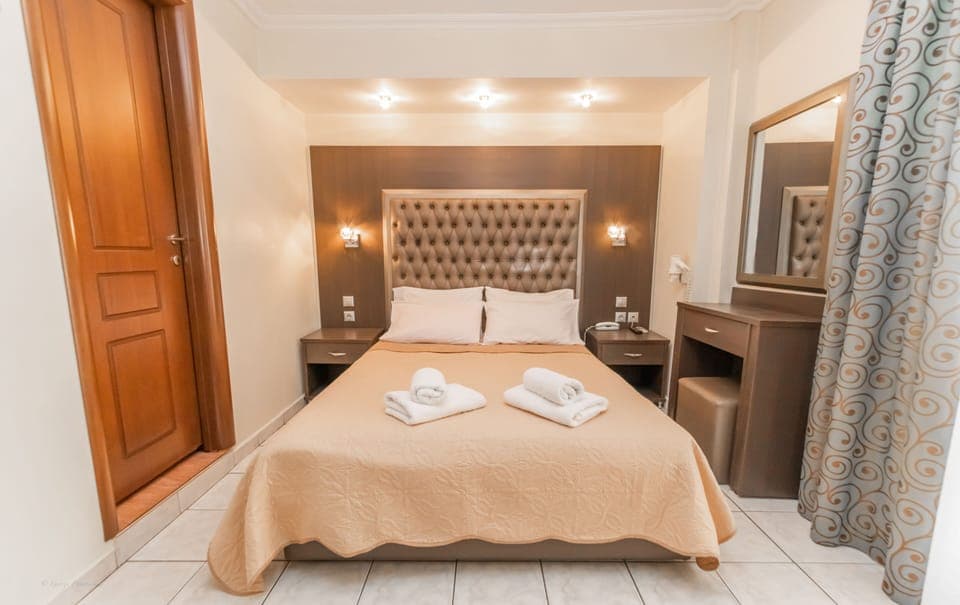 Executive Double Room | In-room safe, iron/ironing board, free WiFi, bed sheets