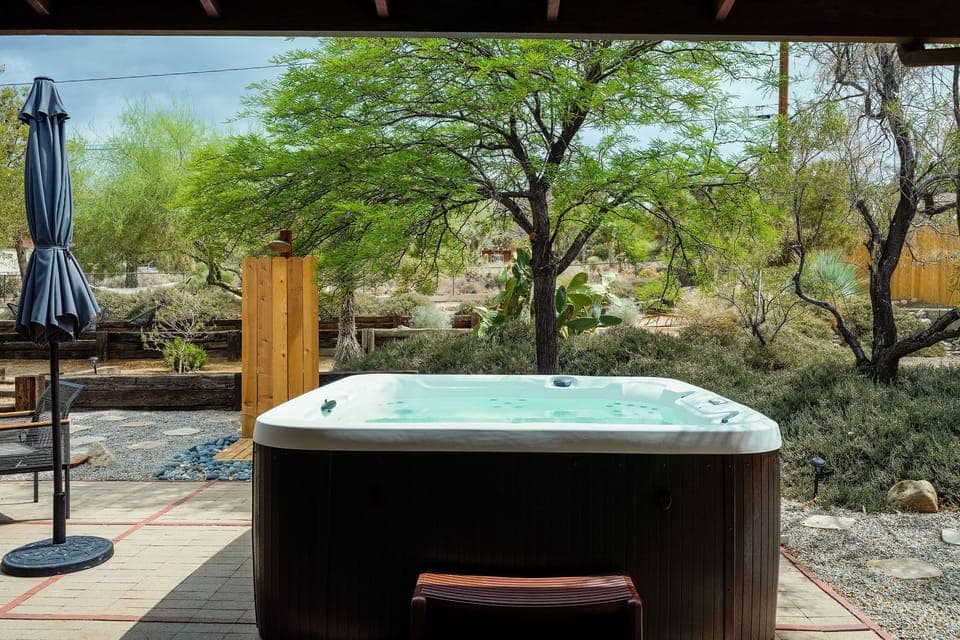 Outdoor spa tub
