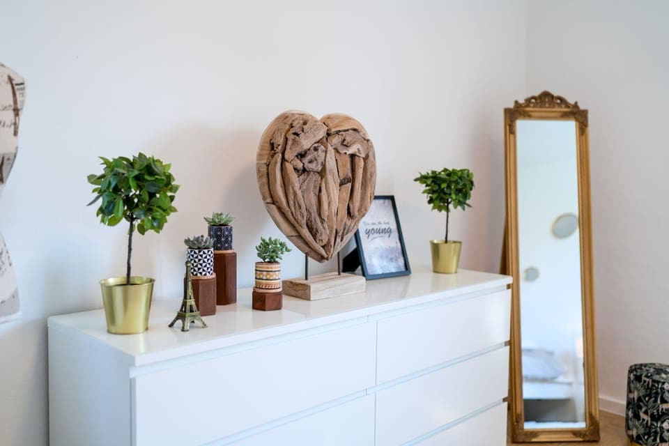 1 bedroom, individually decorated, individually furnished, desk