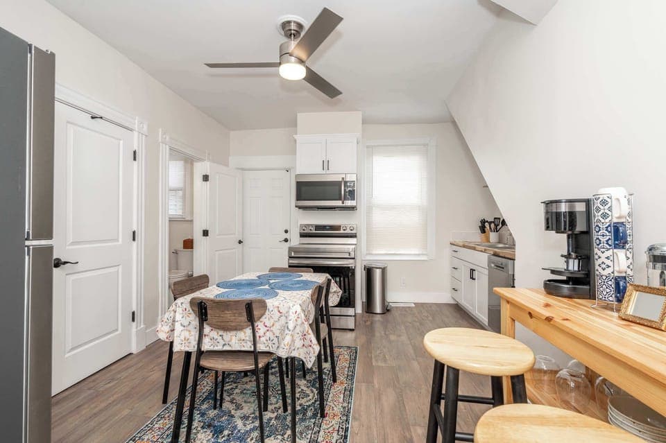 Condo, 1 Queen Bed, Kitchen | Dining