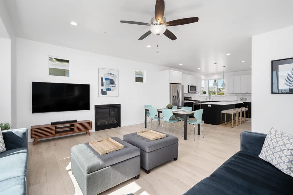 Livingroom (Upstairs)