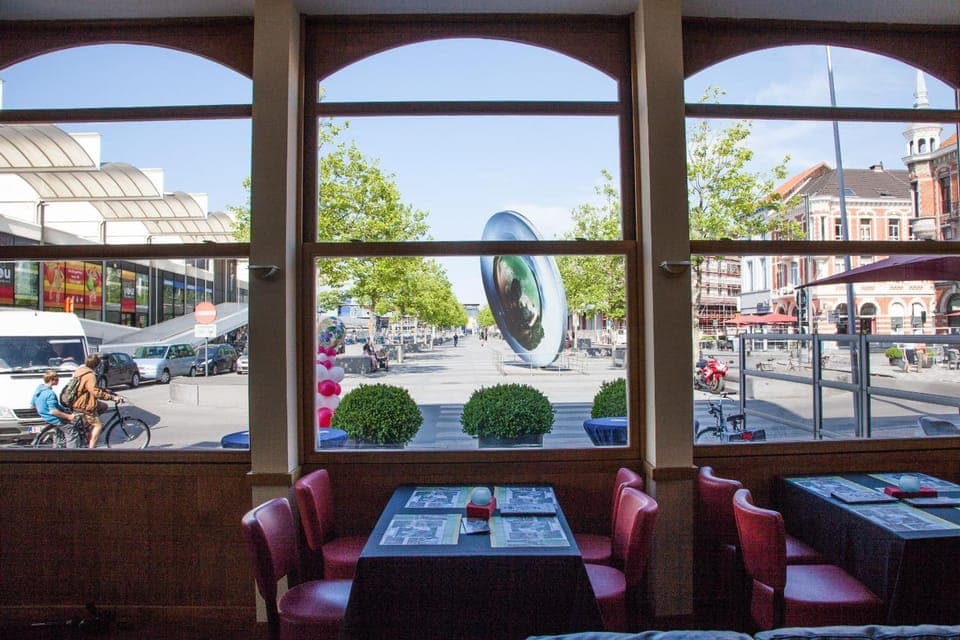 Lunch and dinner served, sushi