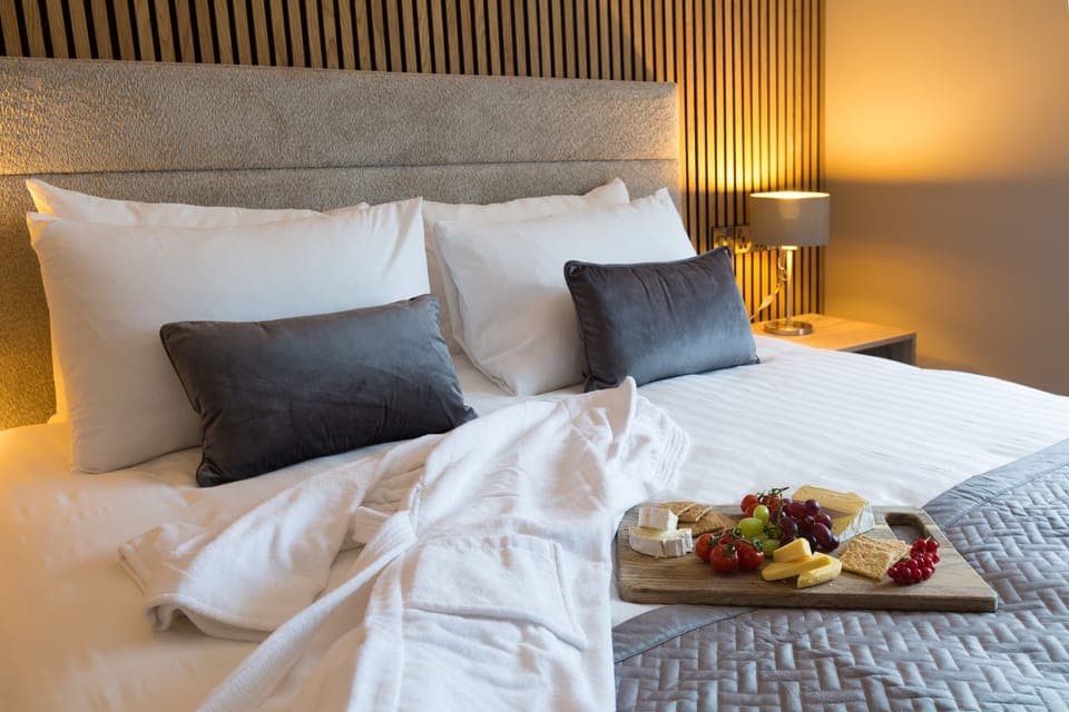 Premium bedding, soundproofing, iron/ironing board, free WiFi