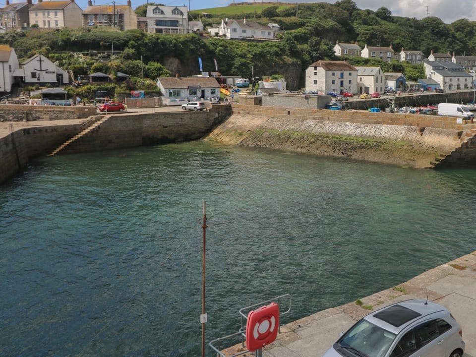 Cottage | Parking | Free self parking