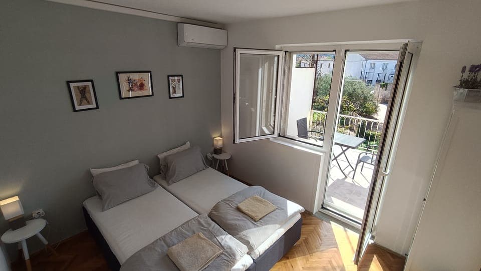 Room2 first floor terrace access