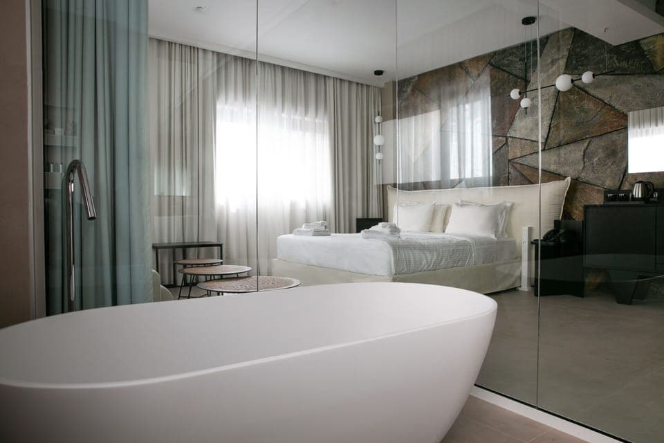 Premium Room | Premium bedding, down comforters, Select Comfort beds, minibar