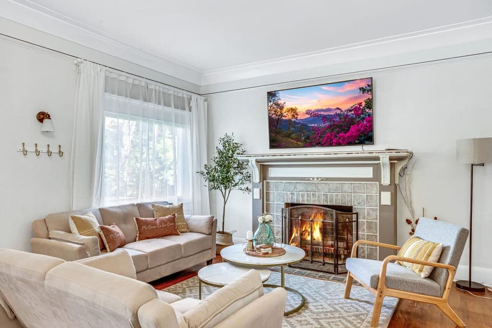 This is 1st living room when you walk in, with Sony TV 65''