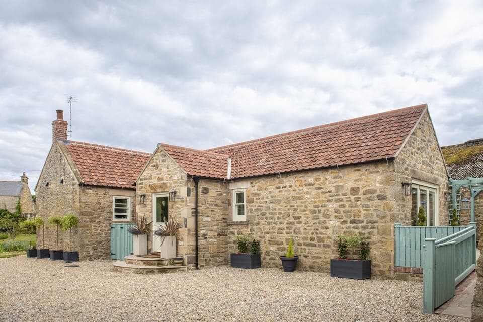 3 Mill Cottages, Ravensworth: In the peaceful village of Ravensworth, 4.5 miles north of the popular historic market town of Richmond