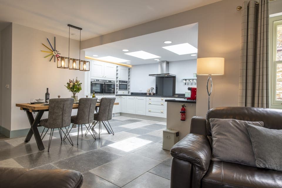 Ground floor: Delightful dining area seating six guests