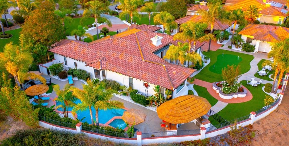 Welcome to the Grand Lux Vacation Villa !